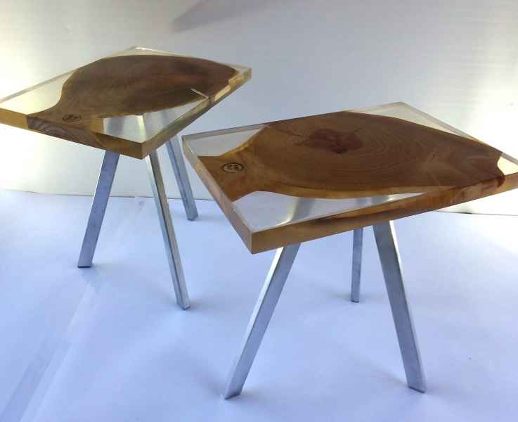 coppia di comodini realizzati a mano legno riciclato e resina 