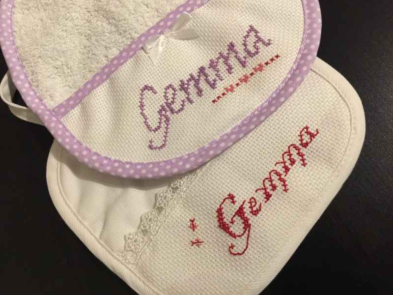 Bavaglini ricamati a mano 