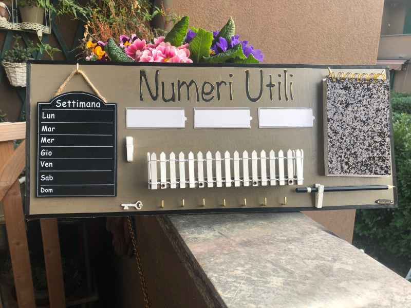 Organizer a parete , con lavagna, notes e portaoggetti